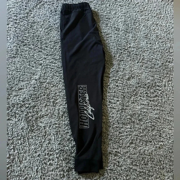 Hollister - Sport Skinjogger with Hollister Graphic - Picture 3 of 4